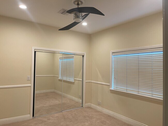 Building Photo - 14320 Hortense St