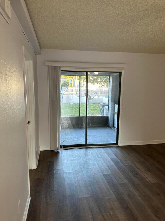 Building Photo - 617 Ixoria Ave