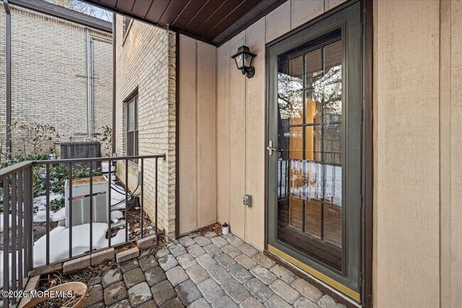 Building Photo - 203 Wellington Pl