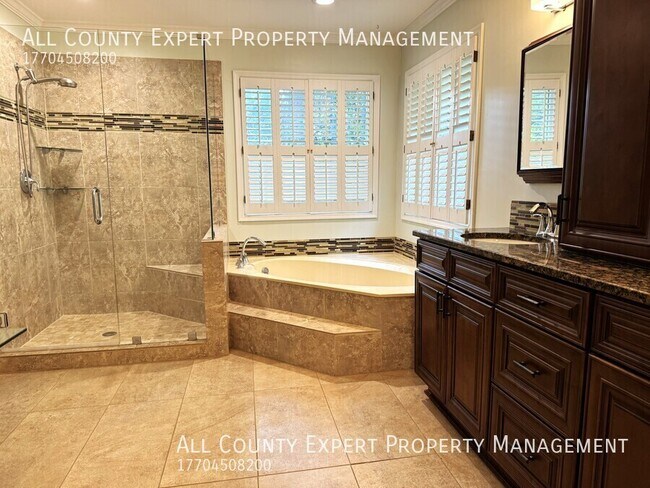 Building Photo - 11820 Highland Colony Dr