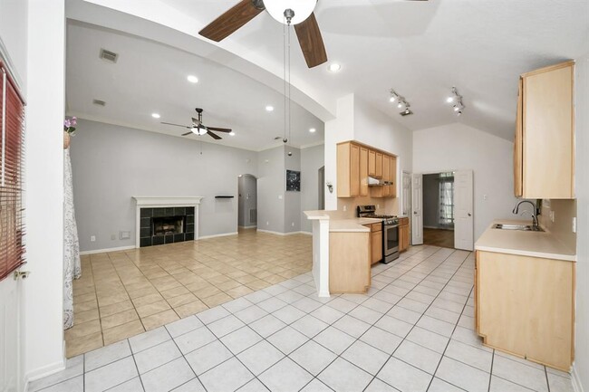 Building Photo - 21630 Live Oaks Spring Dr