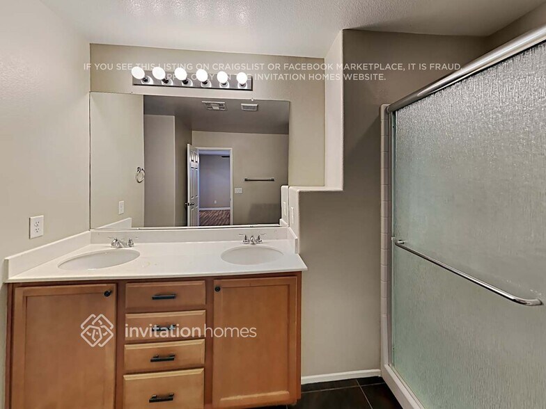 Building Photo - 7912 Point Oaks Ct