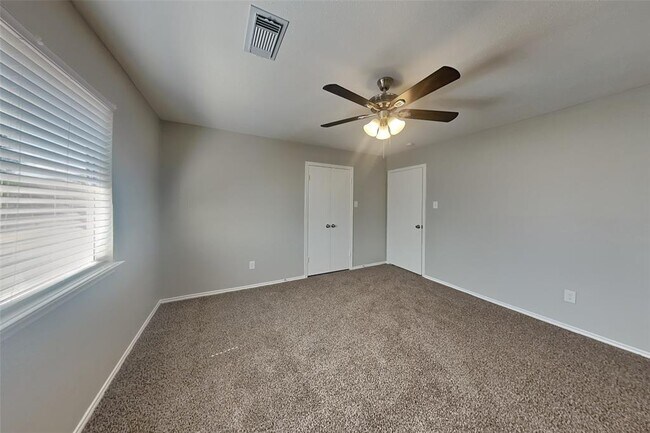 Building Photo - 5607 S Magazine Cir