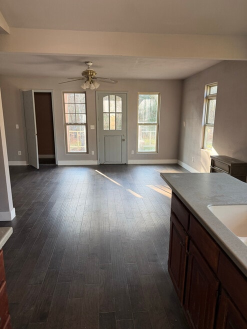 Building Photo - 821 Everett Springs Rd