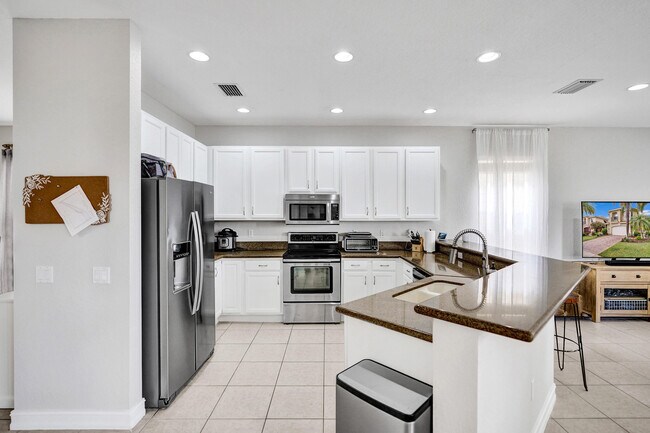 Building Photo - 8876 Sandy Crest Ln