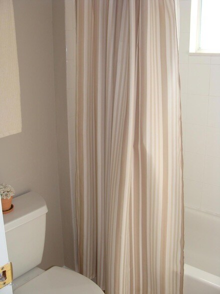 Building Photo - 258 Porta Rosa Circle