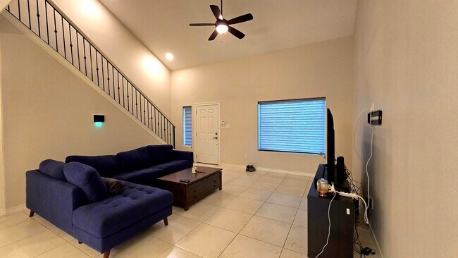 Building Photo - 6007 Vero Dr