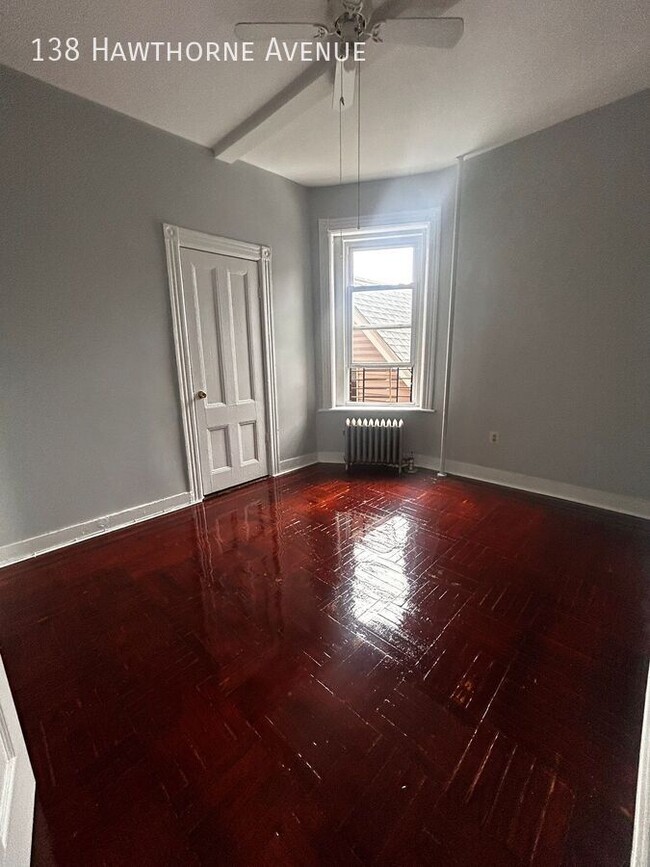 Building Photo - 138 Hawthorne Ave