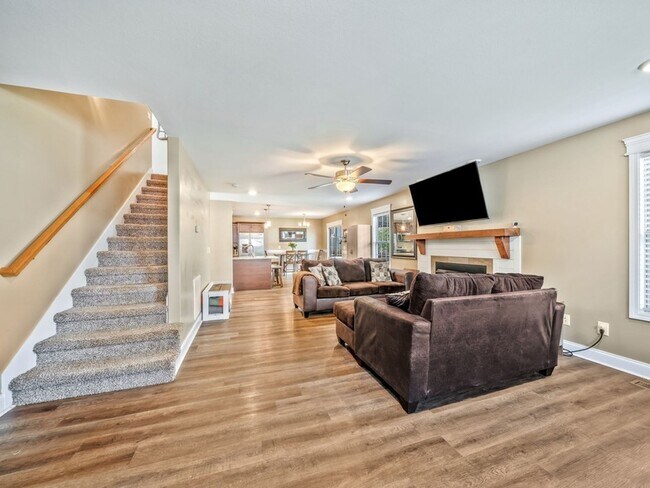 Building Photo - 543 Woodtrace Dr