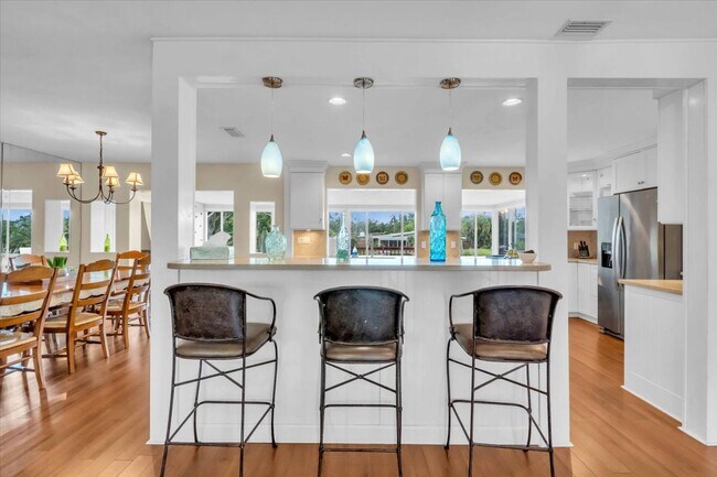 Building Photo - 2732 Valencia Dr