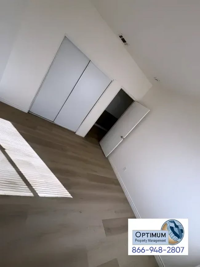 Building Photo - Spacious 4-Bedroom 2-Bathroom Home with Fireplace & Large Backyard