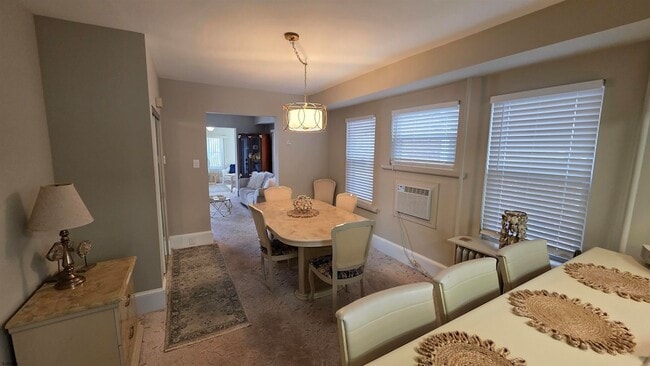 Building Photo - 34 N Montgomery Ave