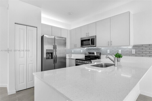 Building Photo - 2425 SE 28th Dr