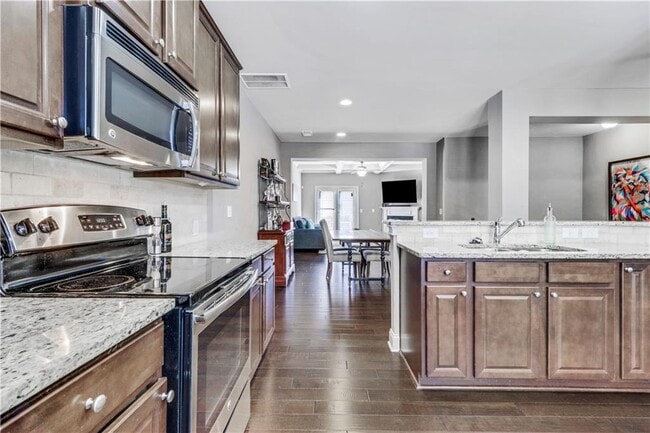 Building Photo - 5084 Whiteoak Terrace SE