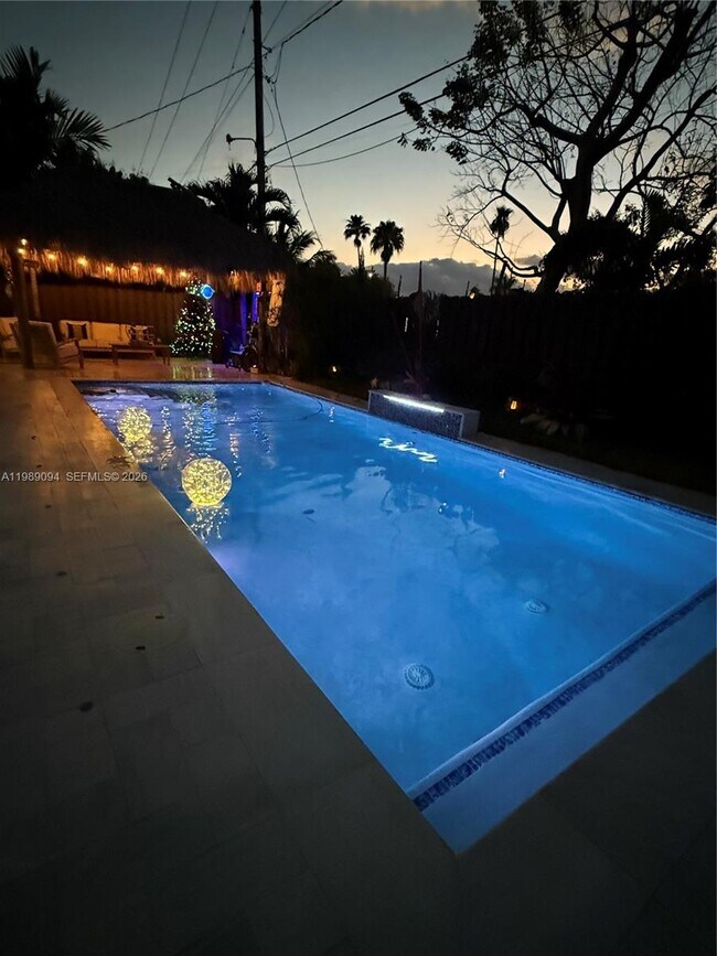 Building Photo - 9495 Dominican Dr