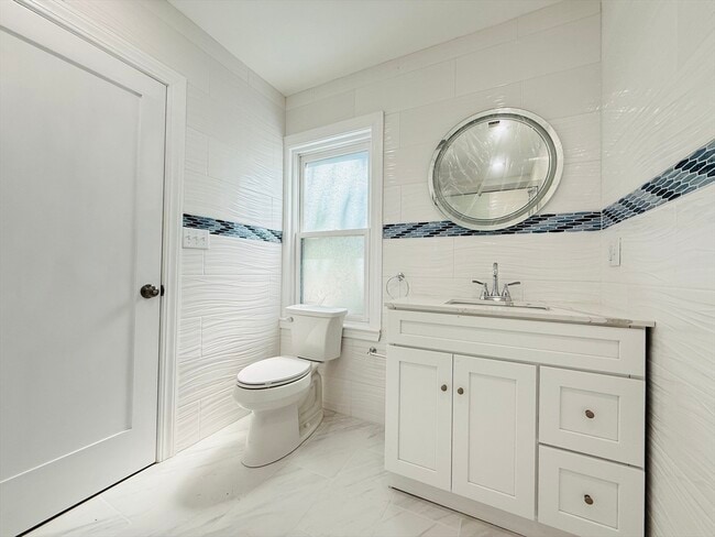 Building Photo - 4 Baldwin St