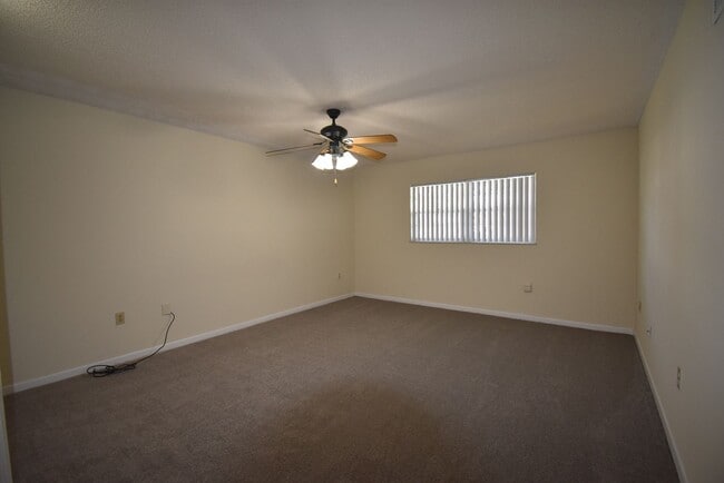 Building Photo - APOPKA: 3 bed/2 bath POOL HOME - AVAILABLE...