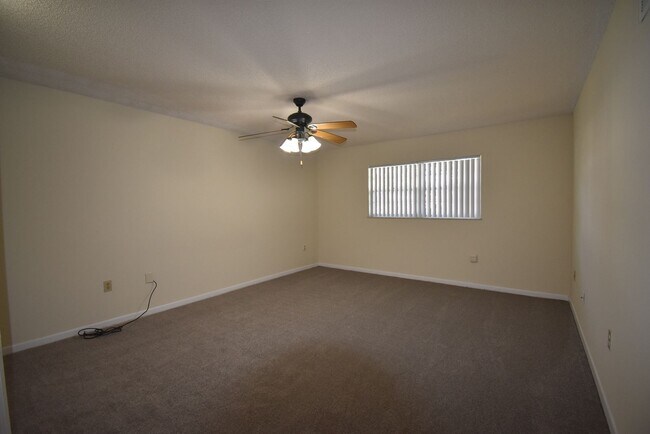Building Photo - APOPKA: 3 bed/2 bath POOL HOME - AVAILABLE AUGUST 17th!