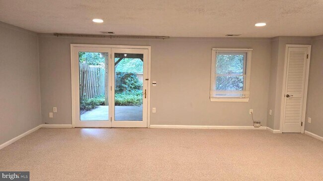 Building Photo - 5987 Clerkenwell Ct