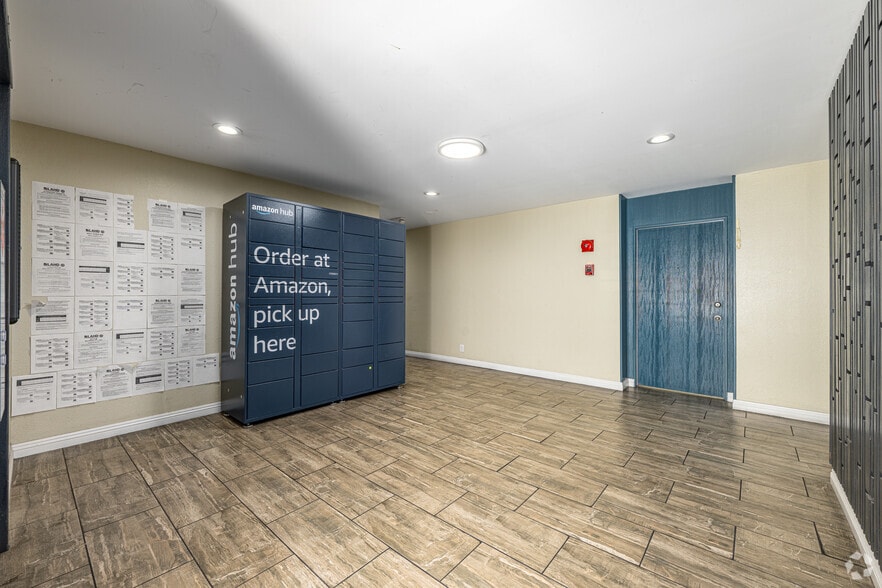 Lobby Photo - 339 Ardmore