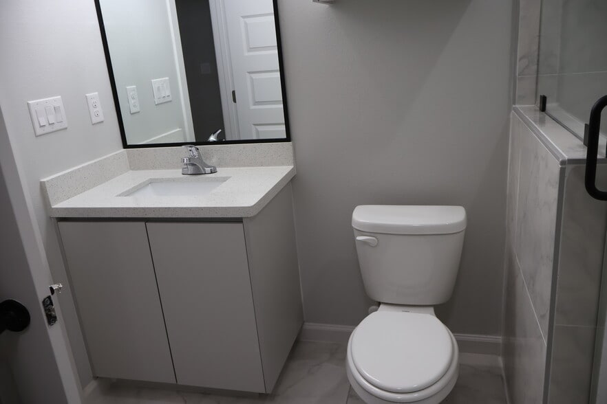 master bathroom - 1005 Hidden Hills St