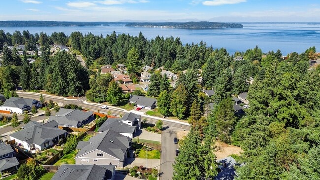 Building Photo - Steilacoom 3 Bedroom + Bonus Room