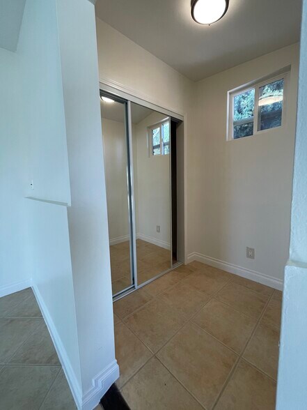 Building Photo - 5013 W 142nd St