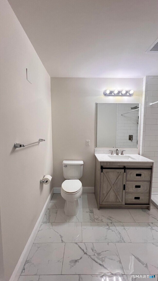 Building Photo - 26 School House Dr