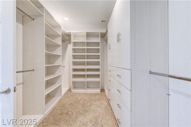 Building Photo - Stunning Home in Gated Community ~ Paseos ...