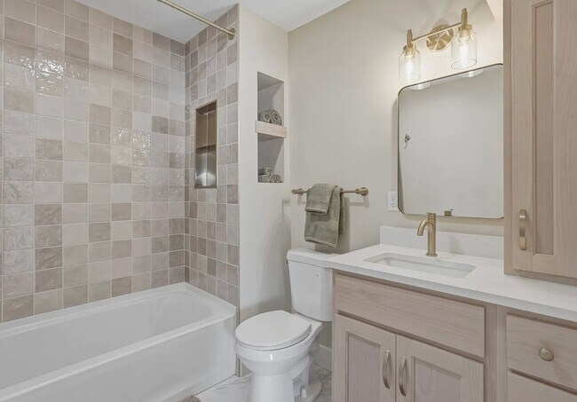 Building Photo - 403 Highland Dr