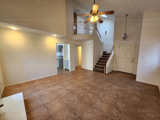 Building Photo - 3 bedroom/ 2.5 bathroom