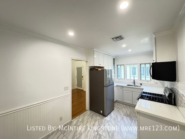 Building Photo - Beautiful 1BD / 1BA Unit in West Hollywood