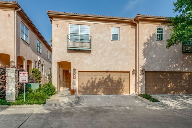 Primary Photo - LUXURY 3-BEDROOM TOWNHOME IN ALAMO HEIGHTS