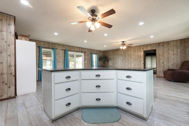 Building Photo - 865 Verdi Rd