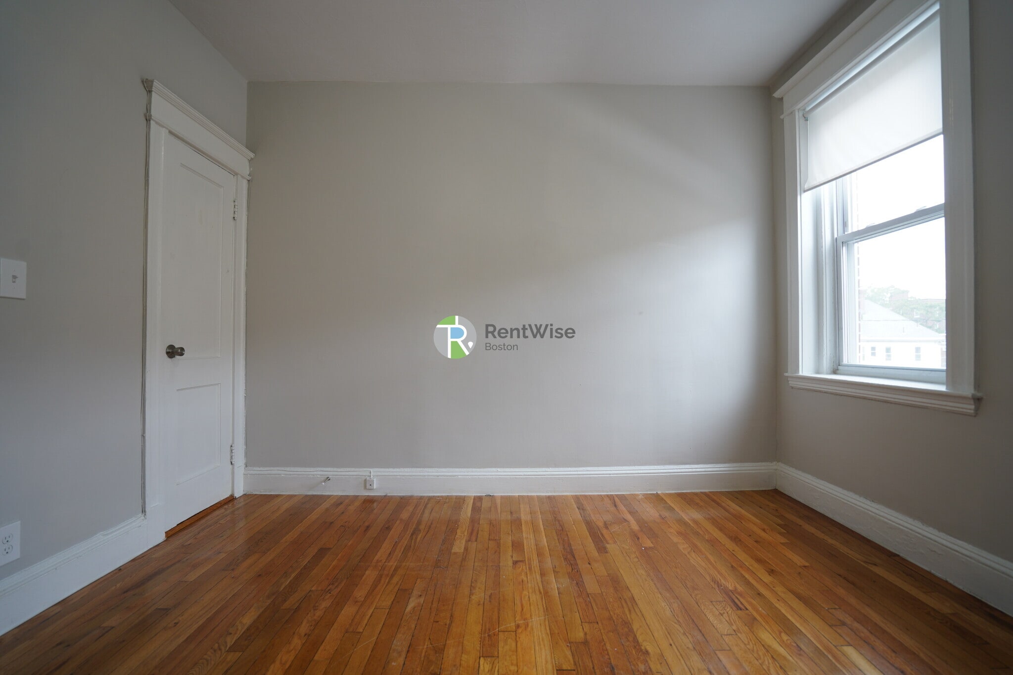 Building Photo - 221 Kelton St