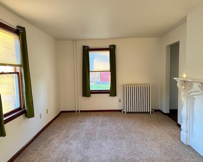 Building Photo - 273 Round Hill Rd