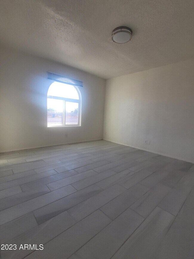 Building Photo - 506 E Southern Ave