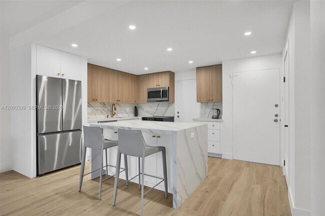 Building Photo - 3505 S Ocean Dr