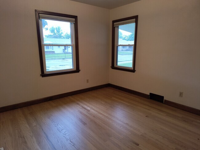 Lots of natural light in bedroom - 2227 23rd St S