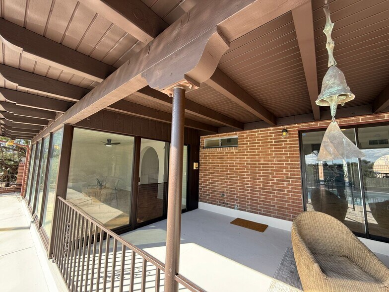 Building Photo - 1402 E Big Rock Rd