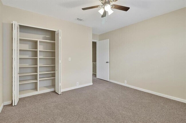 Building Photo - 145 Lake Shore Dr