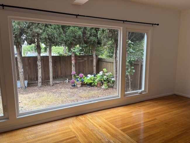 Building Photo - Beautiful Remodeled Berkeley 3 Bedroom Dup...