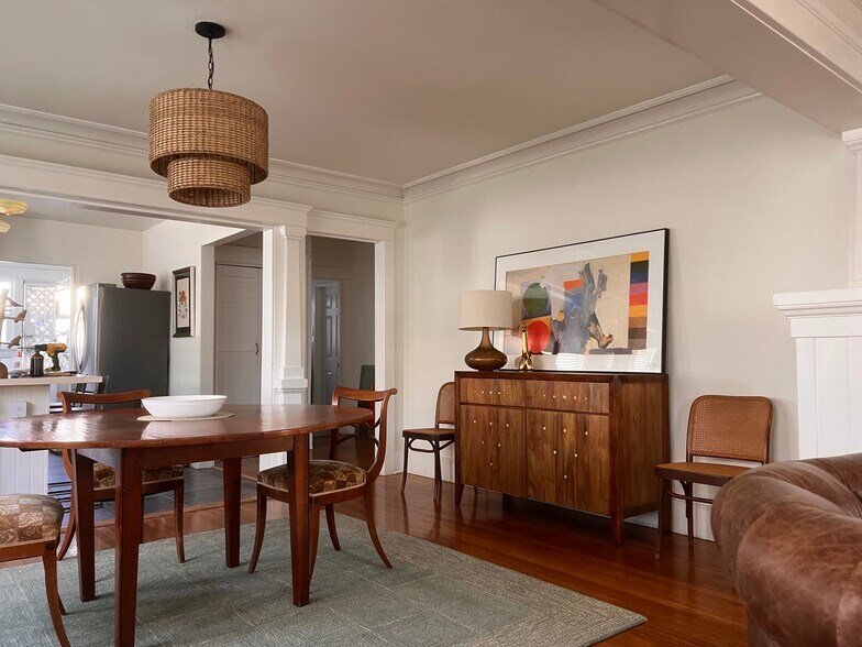 Building Photo - 1436 S Norton Ave