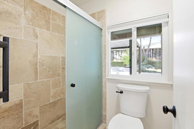 Building Photo - 1201 Weymoth Dr