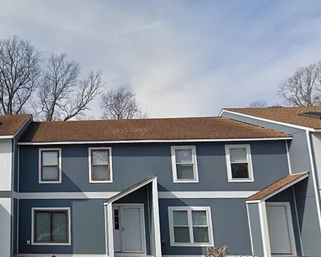 Building Photo - Beautiful Unit overlooking the Little Cree...