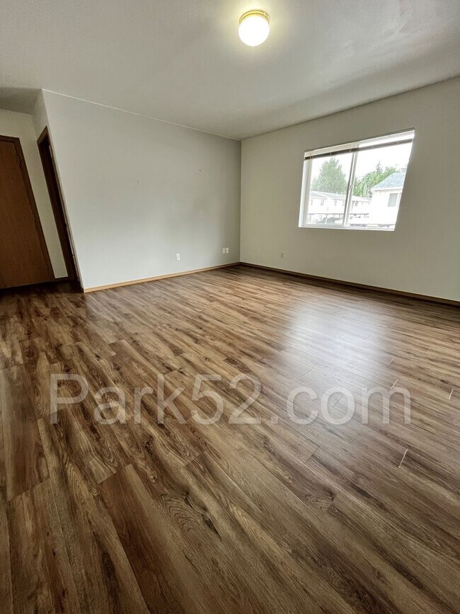 Building Photo - 2 Bedroom 2 Bathroom Upper Level Unit in Bonney Lake