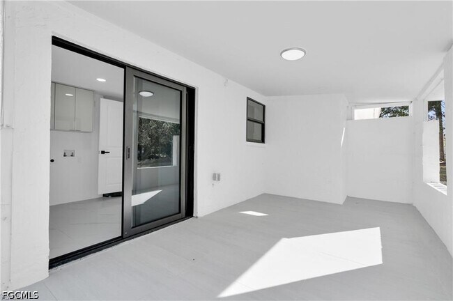 Building Photo - 356 New York Dr