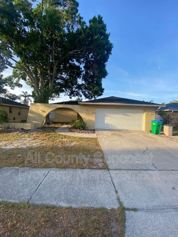 Building Photo - 2578 Surrey Dr