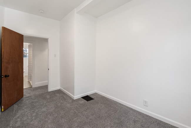 Building Photo - 1313 Lowrie St