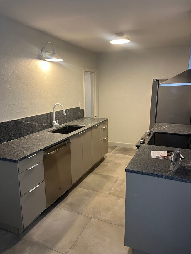 Building Photo - 2679 Olympia St